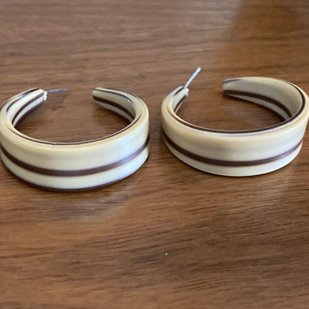 Retro hoop earrings